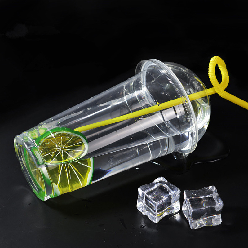 PET cup with spill-proof lid